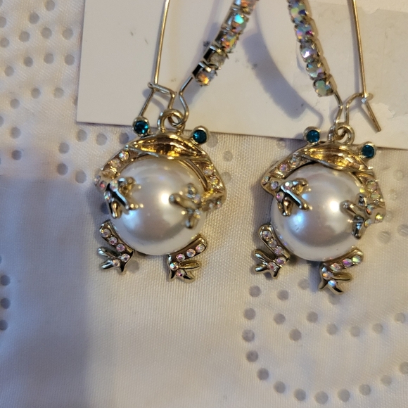 New!! Betsey Johnson Caribbean Queen Collection Faux Pearl Frog Earrings - Picture 2 of 6